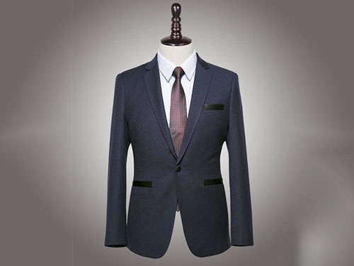 看過很多搭配，卻依然穿不好這身西裝 ？